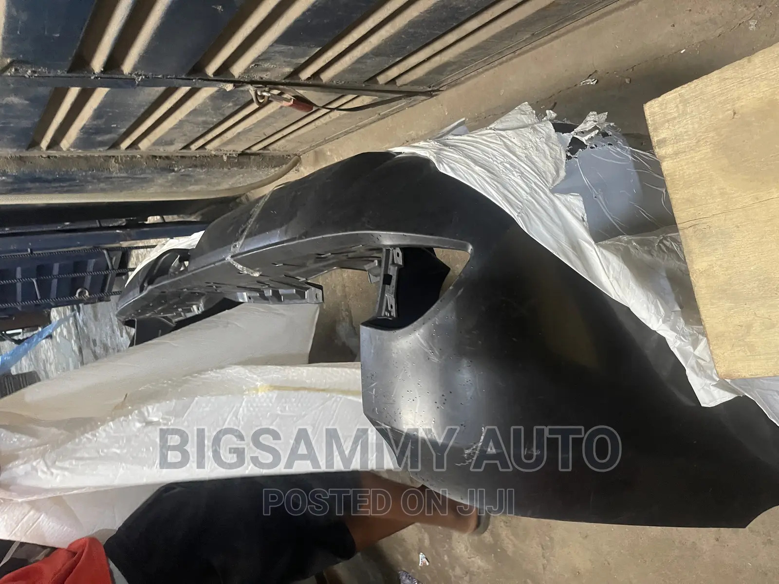 LX 570 2017 / 2020 Back Bumper