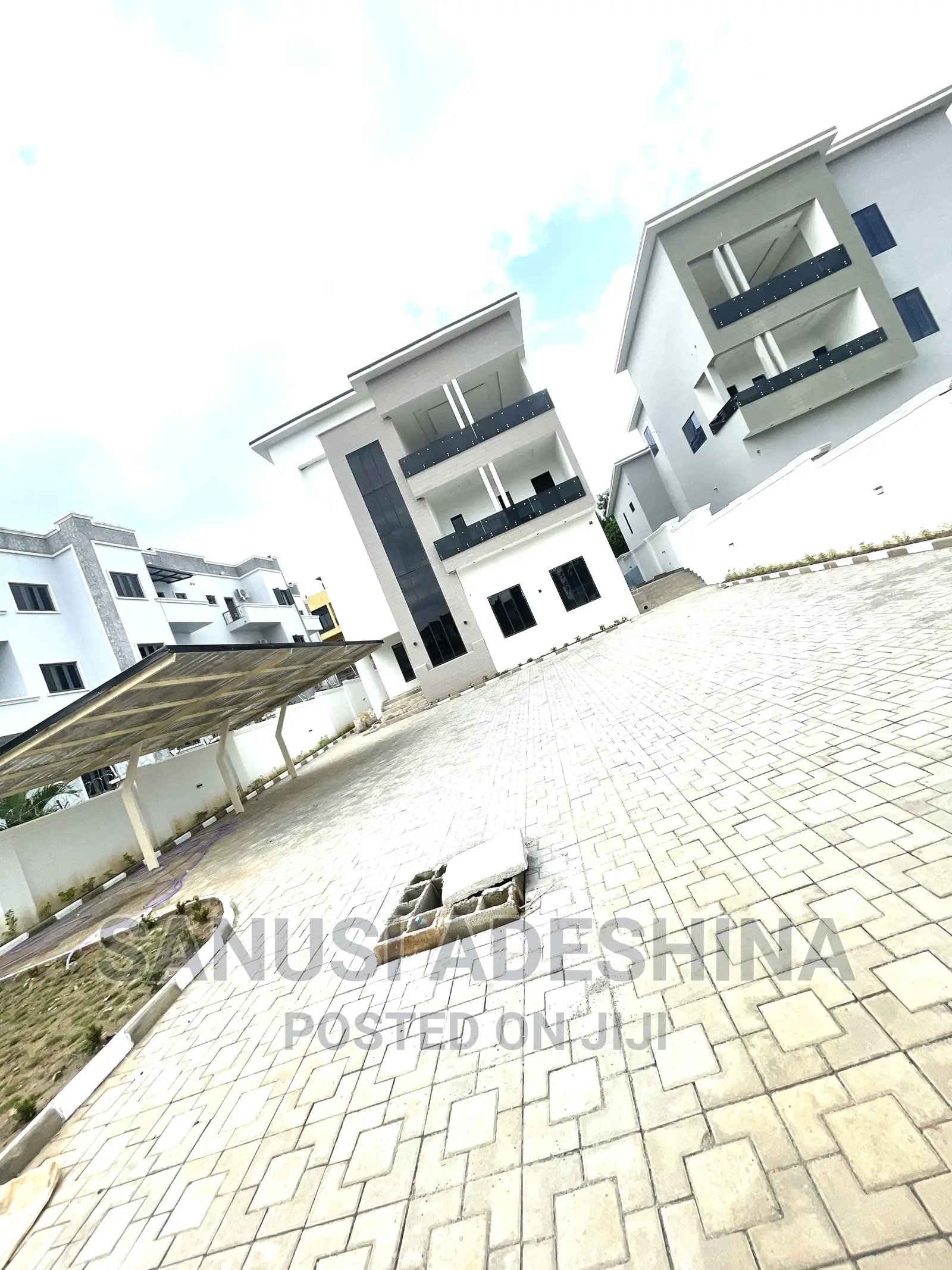 5bdrm Duplex in Guzape Abuja for sale