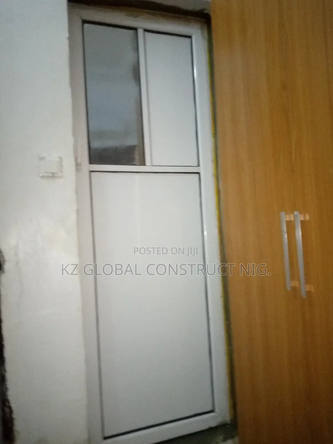 Aluminum Toilet Hinge Door With Board and Glass