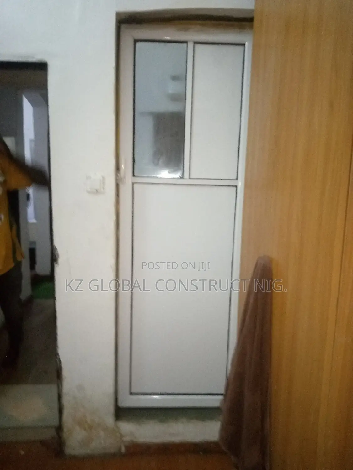 Aluminum Toilet Hinge Door With Board and Glass