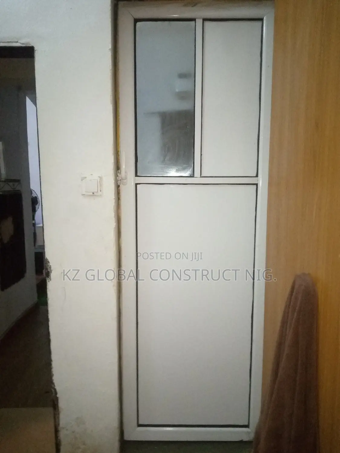 Aluminum Toilet Hinge Door With Board and Glass
