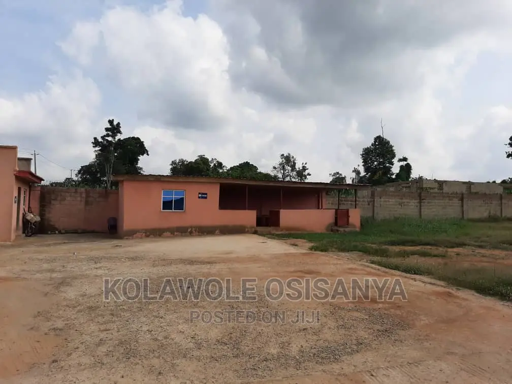 A Commercial 4bay Warehouse