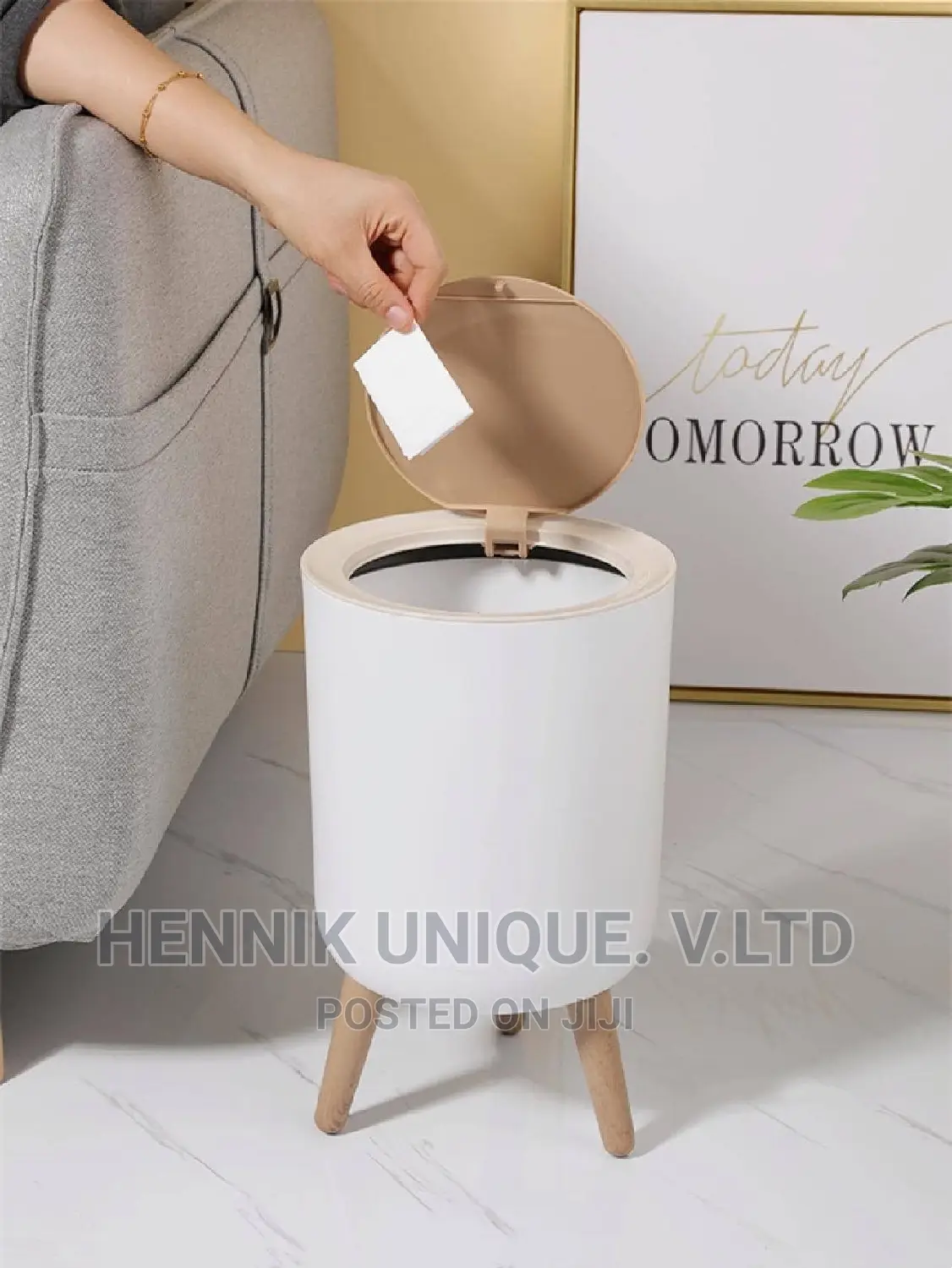 Wooden Leg Plastic Trash Bin With Legs And Push Button 7/10l