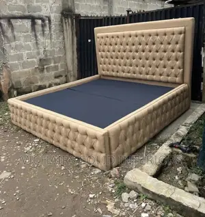 Luxurious Platform Bed - Elegance and Relaxation