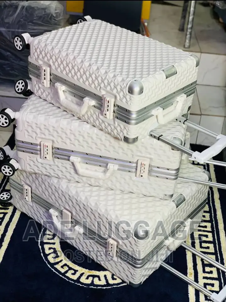 High Metal Quality Traveling Luggage .