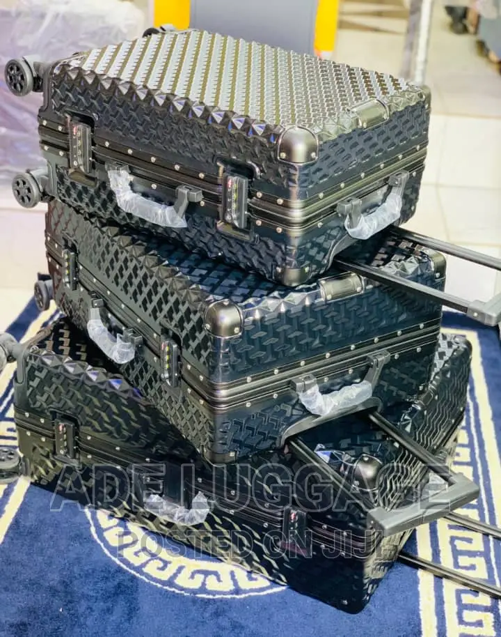 High Metal Quality Traveling Luggage .