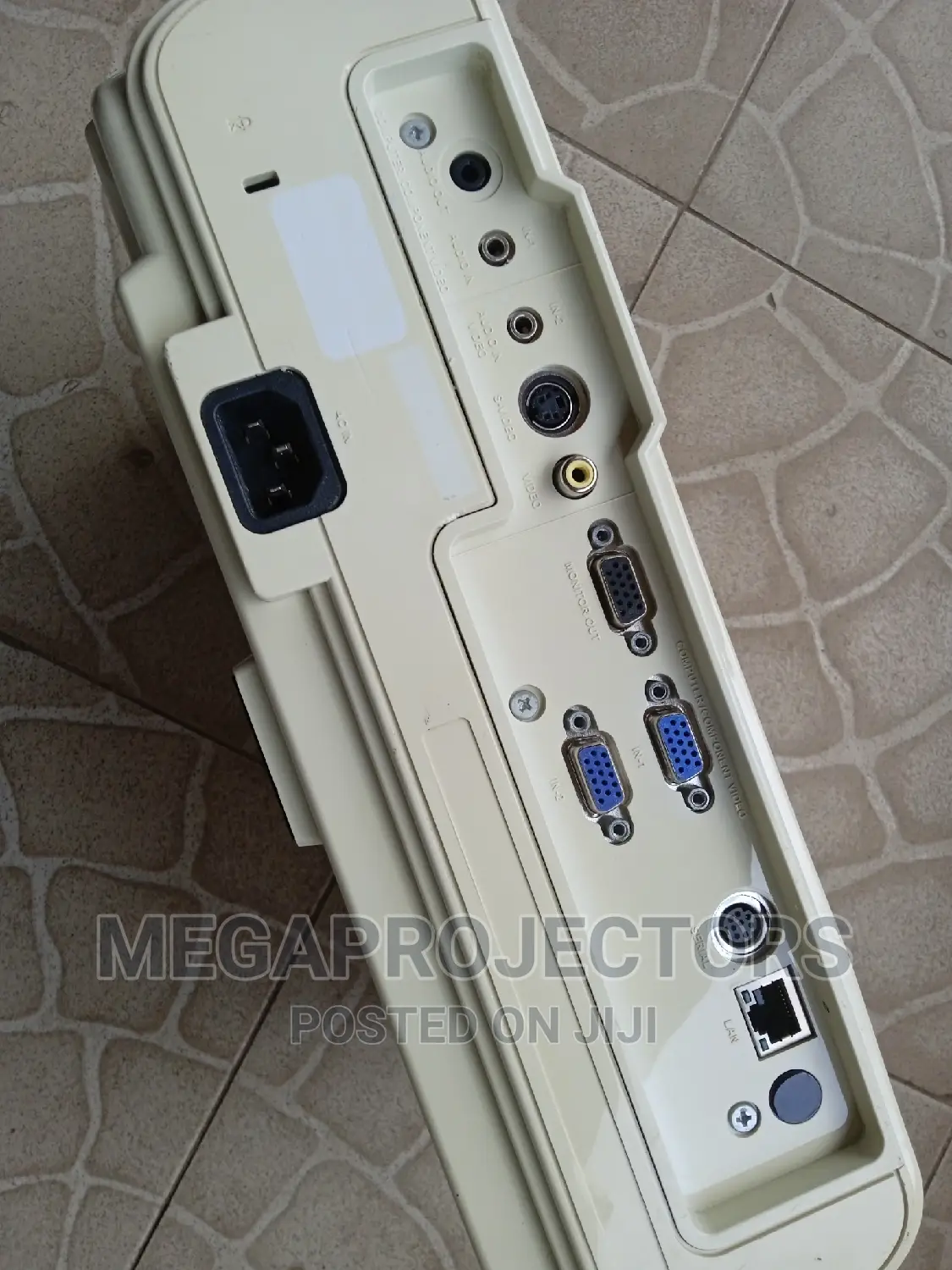 Project With the Superb Mitsubishi XD221U Projector
