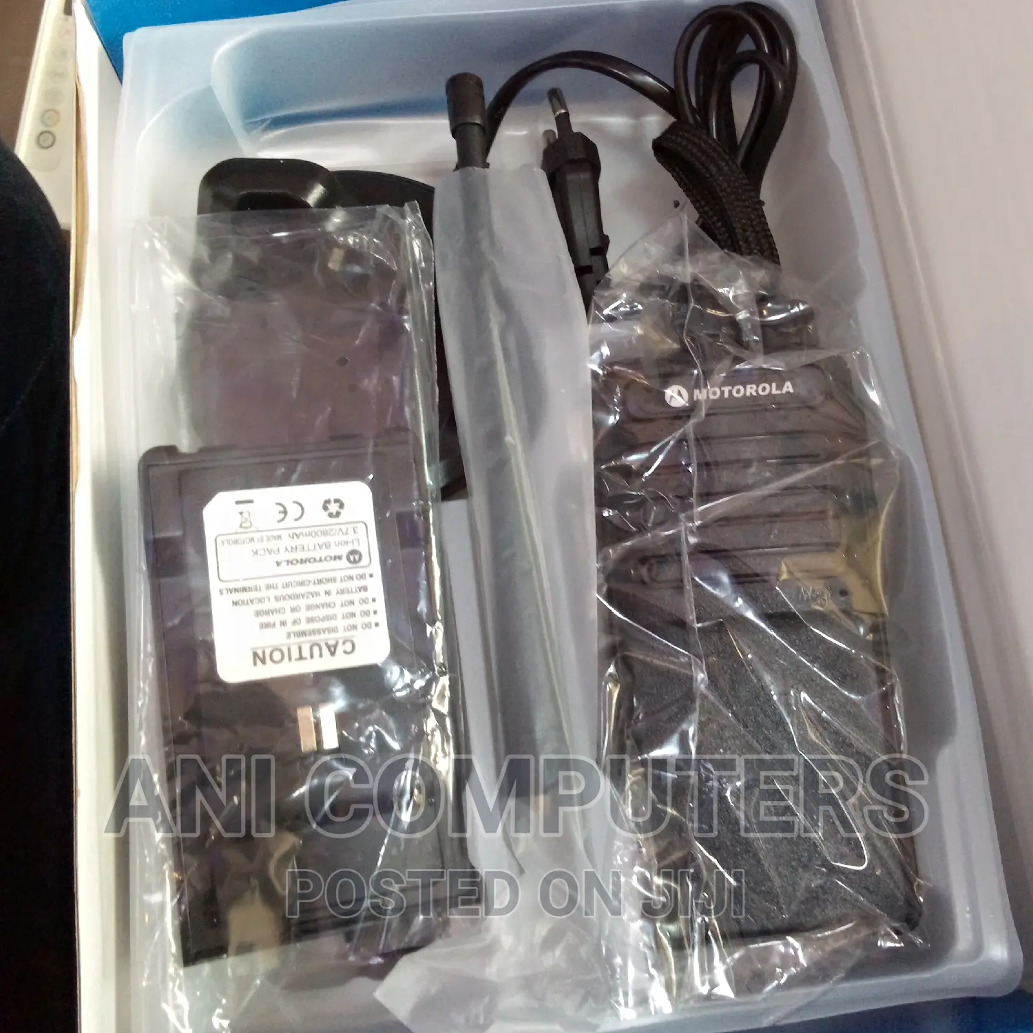 Motorola M9 Wireless Two-Way Radio Walkie Talkies
