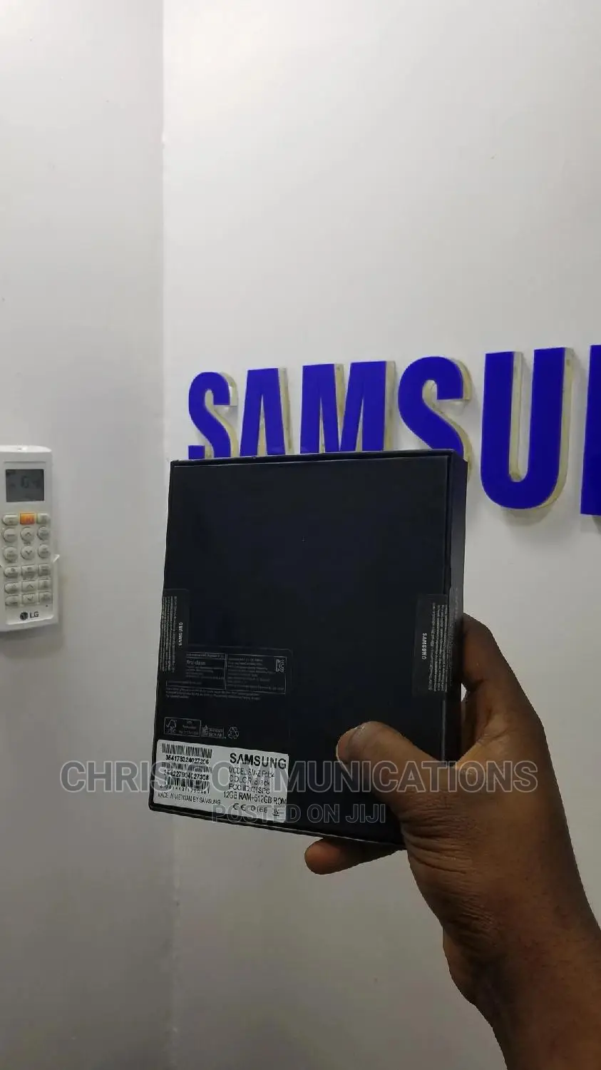 New Samsung Galaxy Z Fold4 256 GB Black
