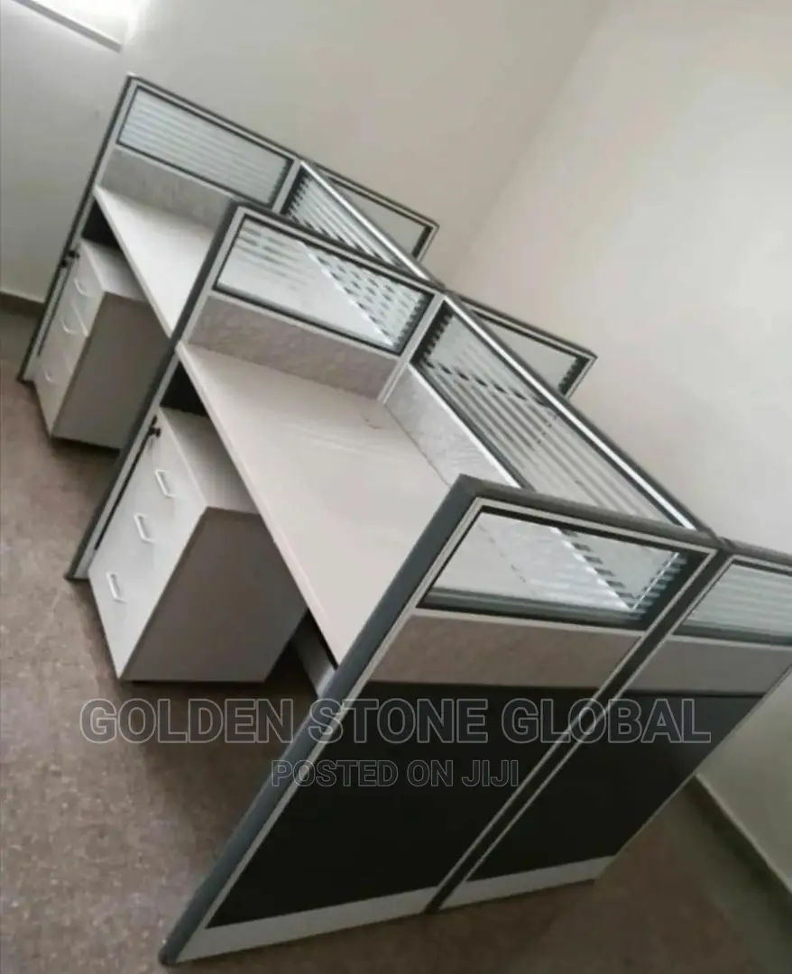 4 Seater Office Workstation Table