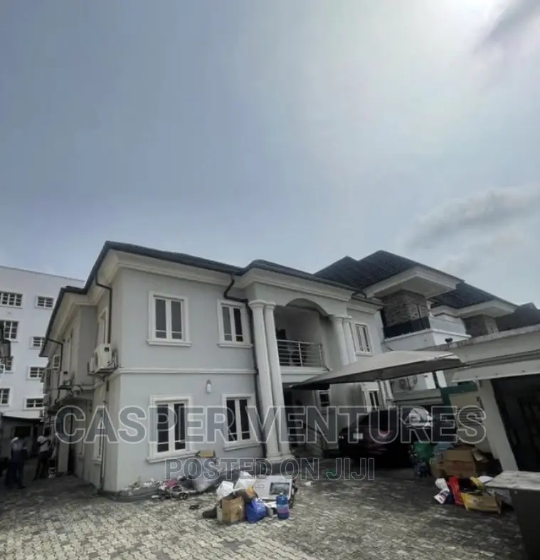 1bdrm Room & Parlour in Chevron for rent