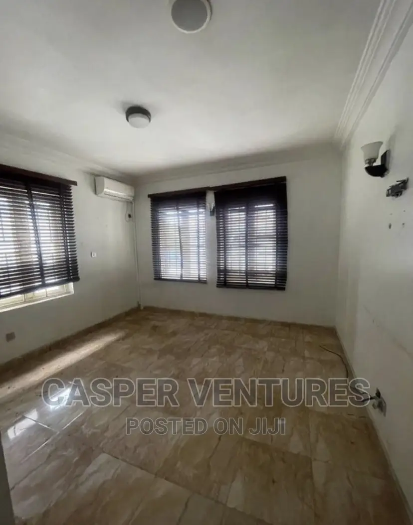 1bdrm Room & Parlour in Chevron for rent