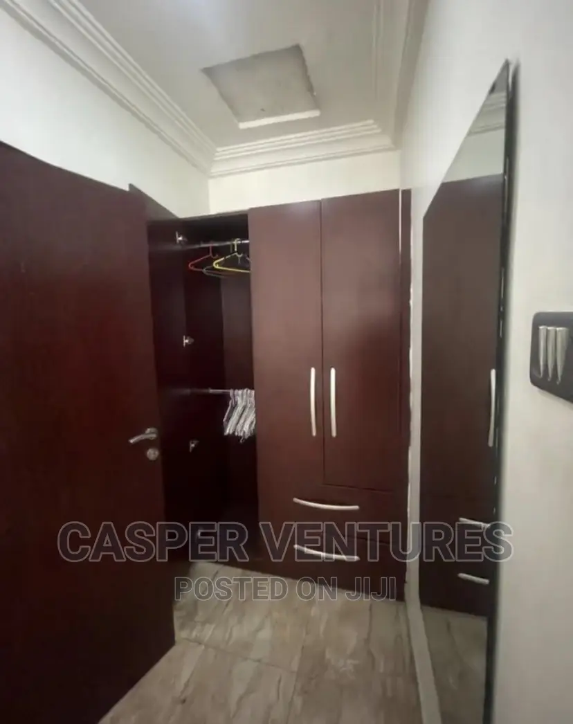 1bdrm Room & Parlour in Chevron for rent