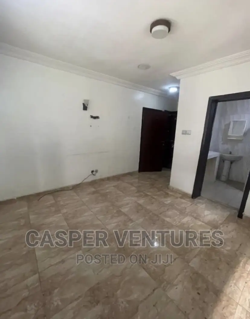 1bdrm Room & Parlour in Chevron for rent