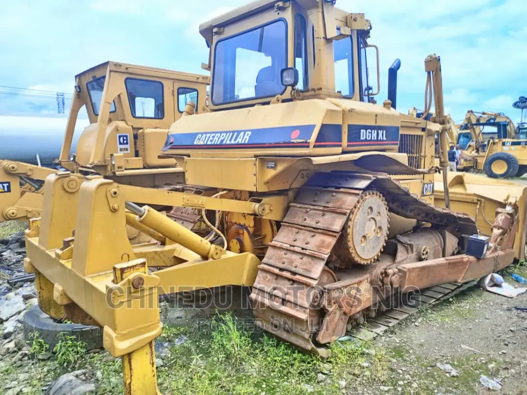 Cat D6H Xl Bulldozer With Ripper