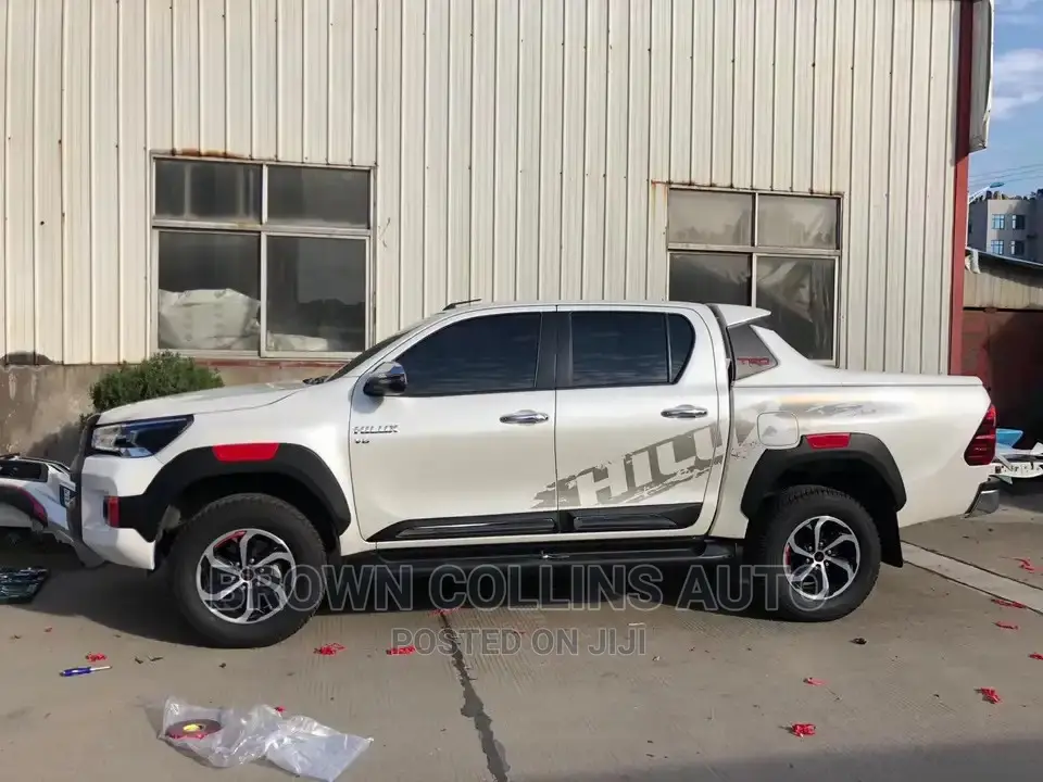 Fender Padded Hilux 2016-2023 (RED CENTER)