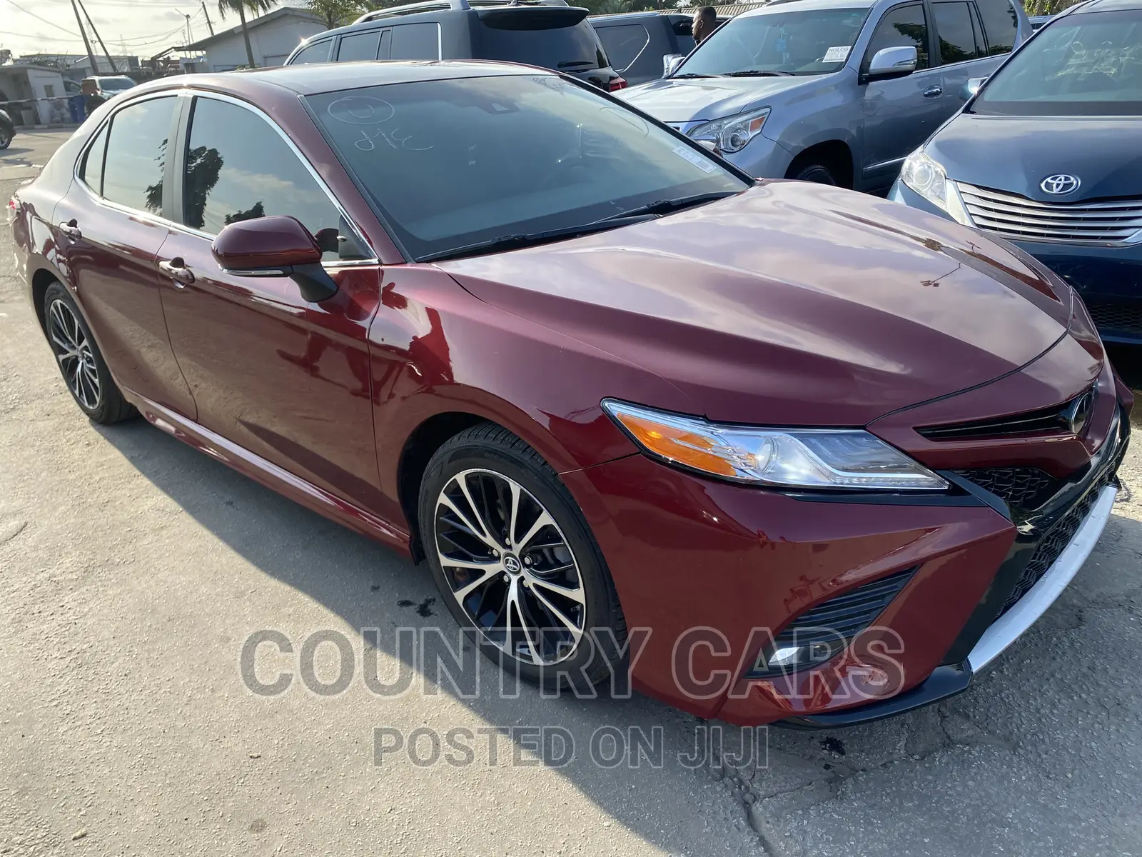 Toyota Camry SE FWD (2.5L 4cyl 8AM) 2018 Red