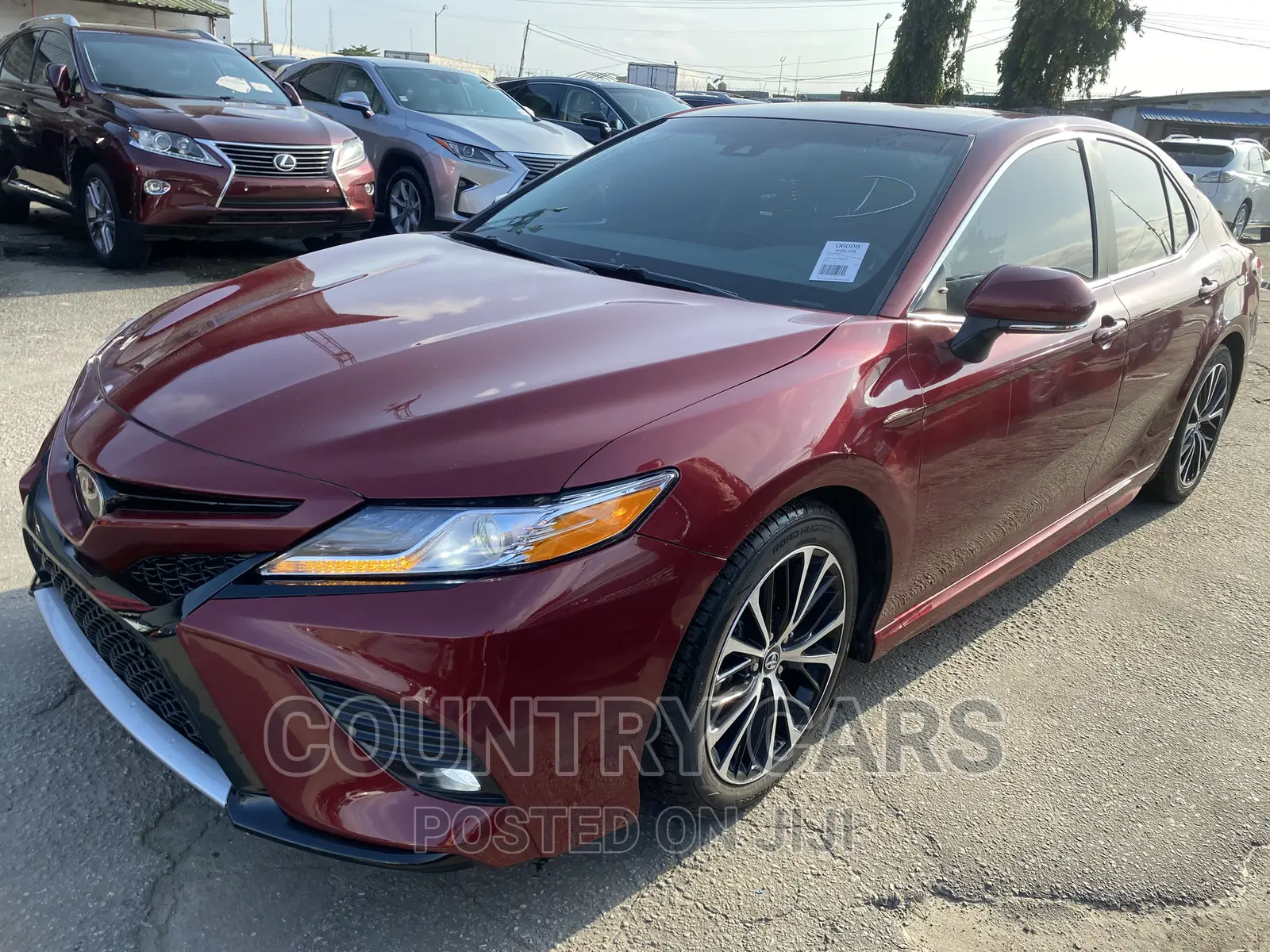 Toyota Camry SE FWD (2.5L 4cyl 8AM) 2018 Red
