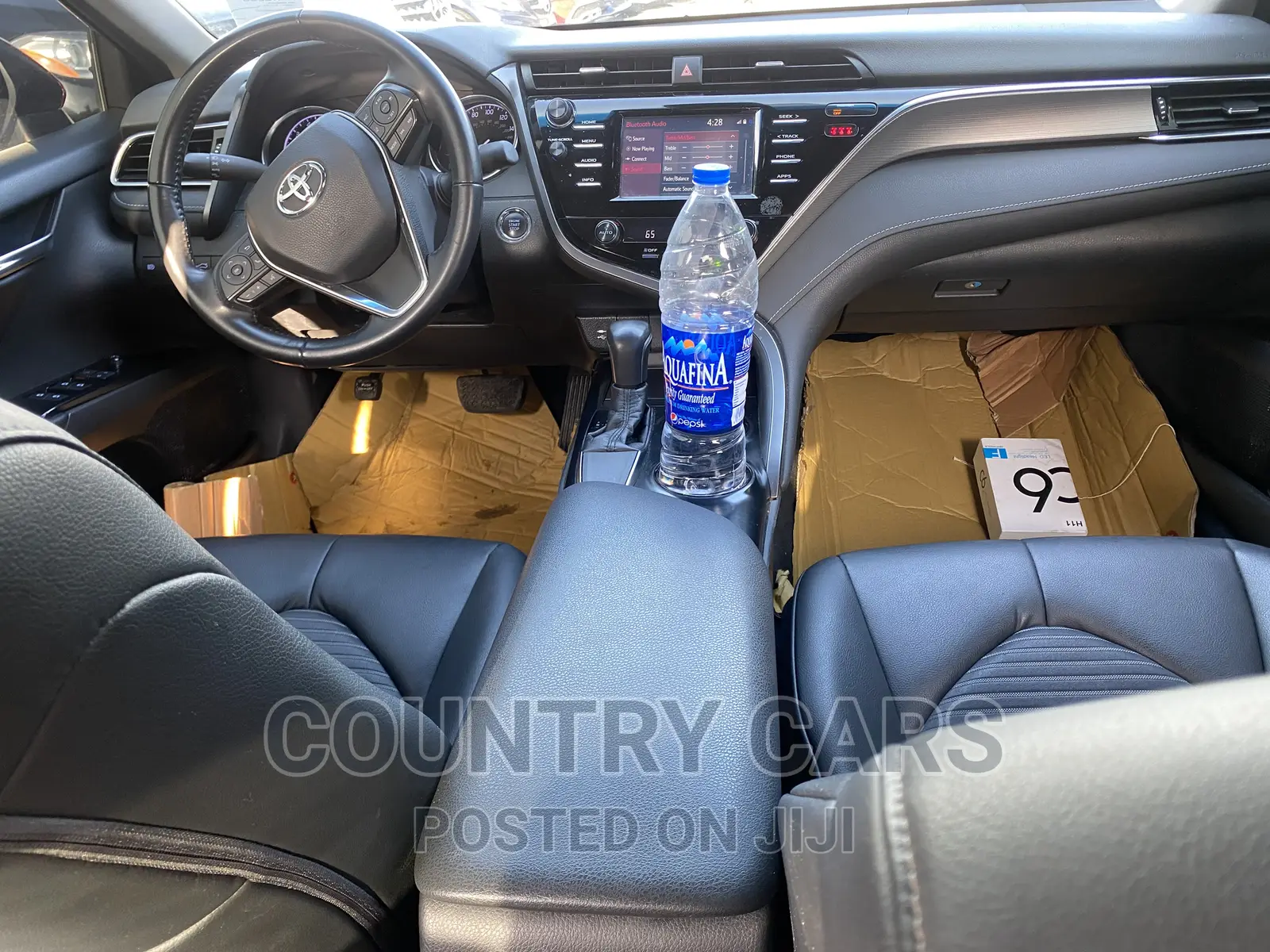 Toyota Camry SE FWD (2.5L 4cyl 8AM) 2018 Red