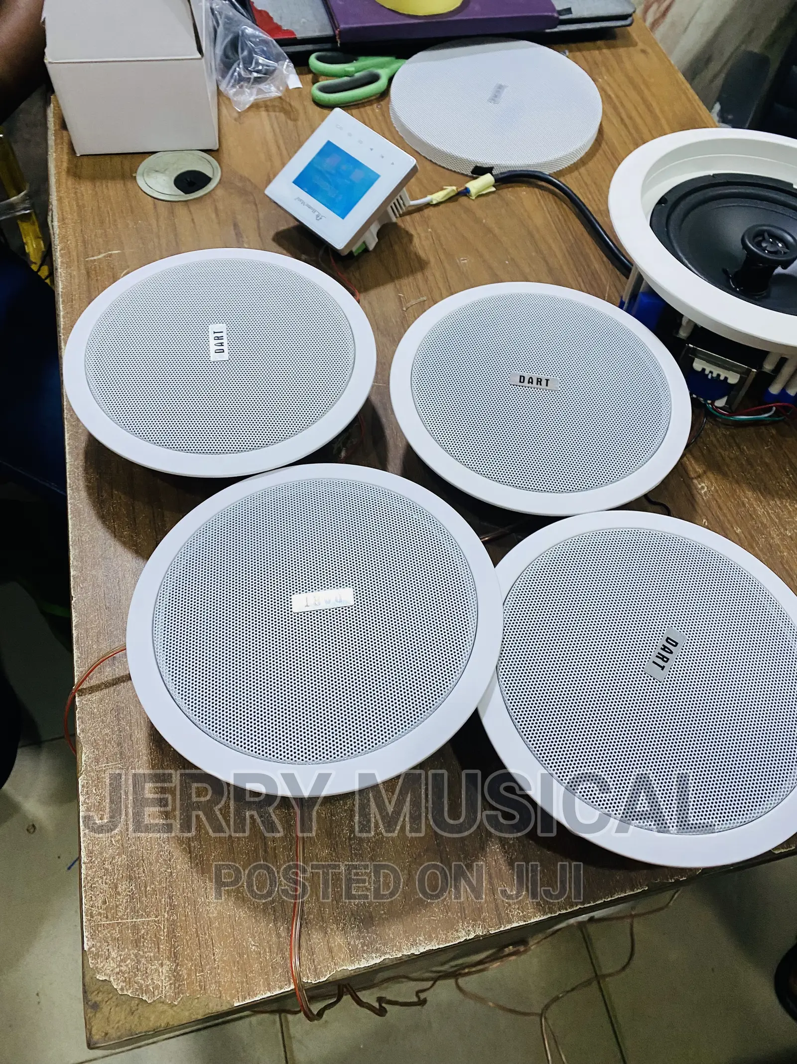 Ceilings Speakers With in Wall Amplifier