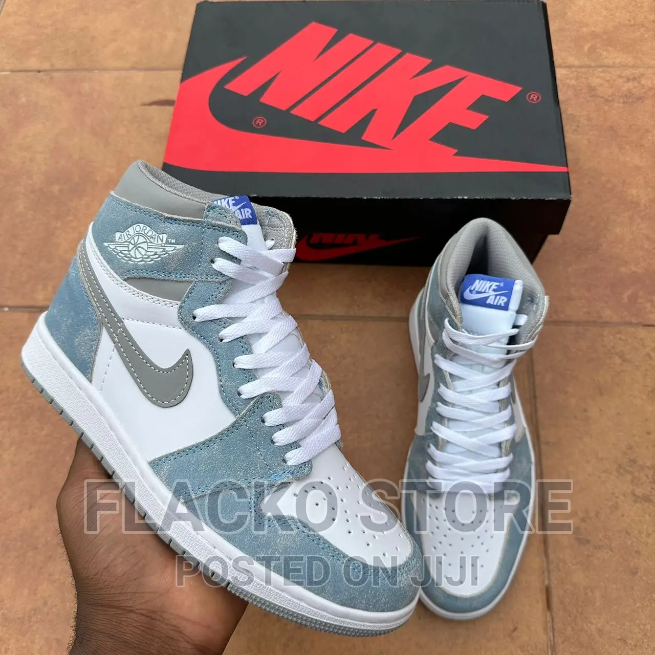 Original Air Jordan 1 Retro High Og Hyper Royal Sneakers