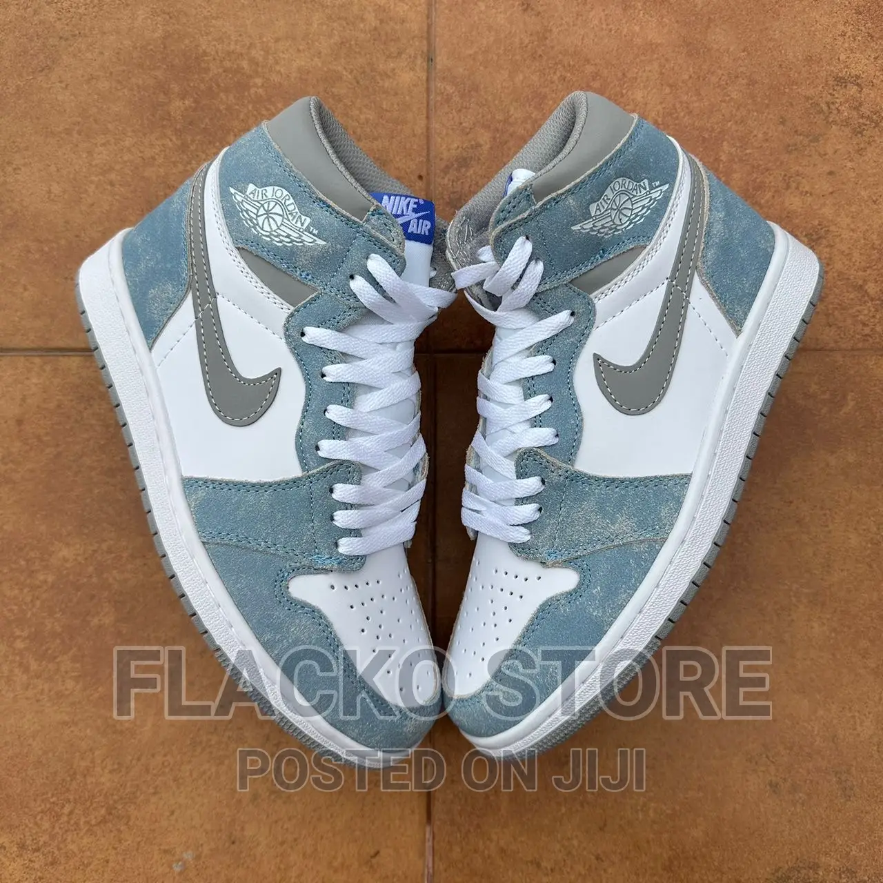 Original Air Jordan 1 Retro High Og Hyper Royal Sneakers