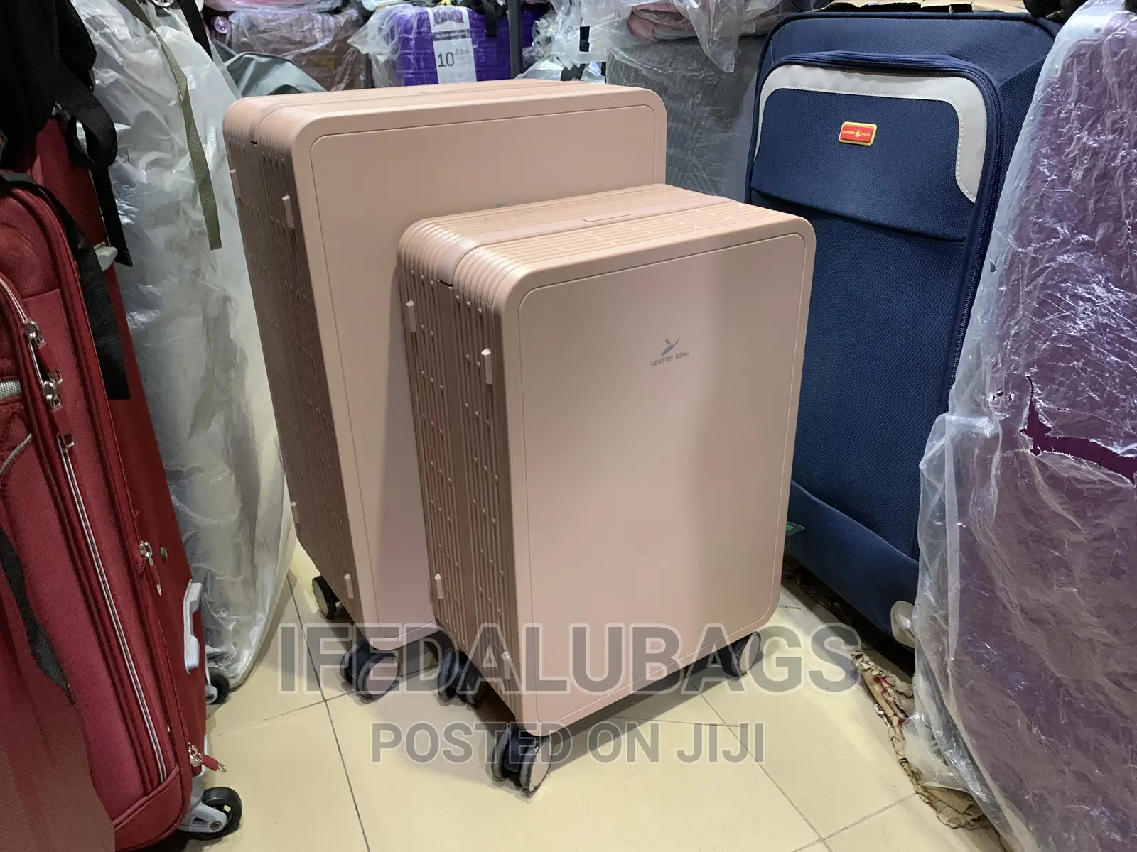 Set of Quality Imported Wide Handle Leaves Kings Travel Box