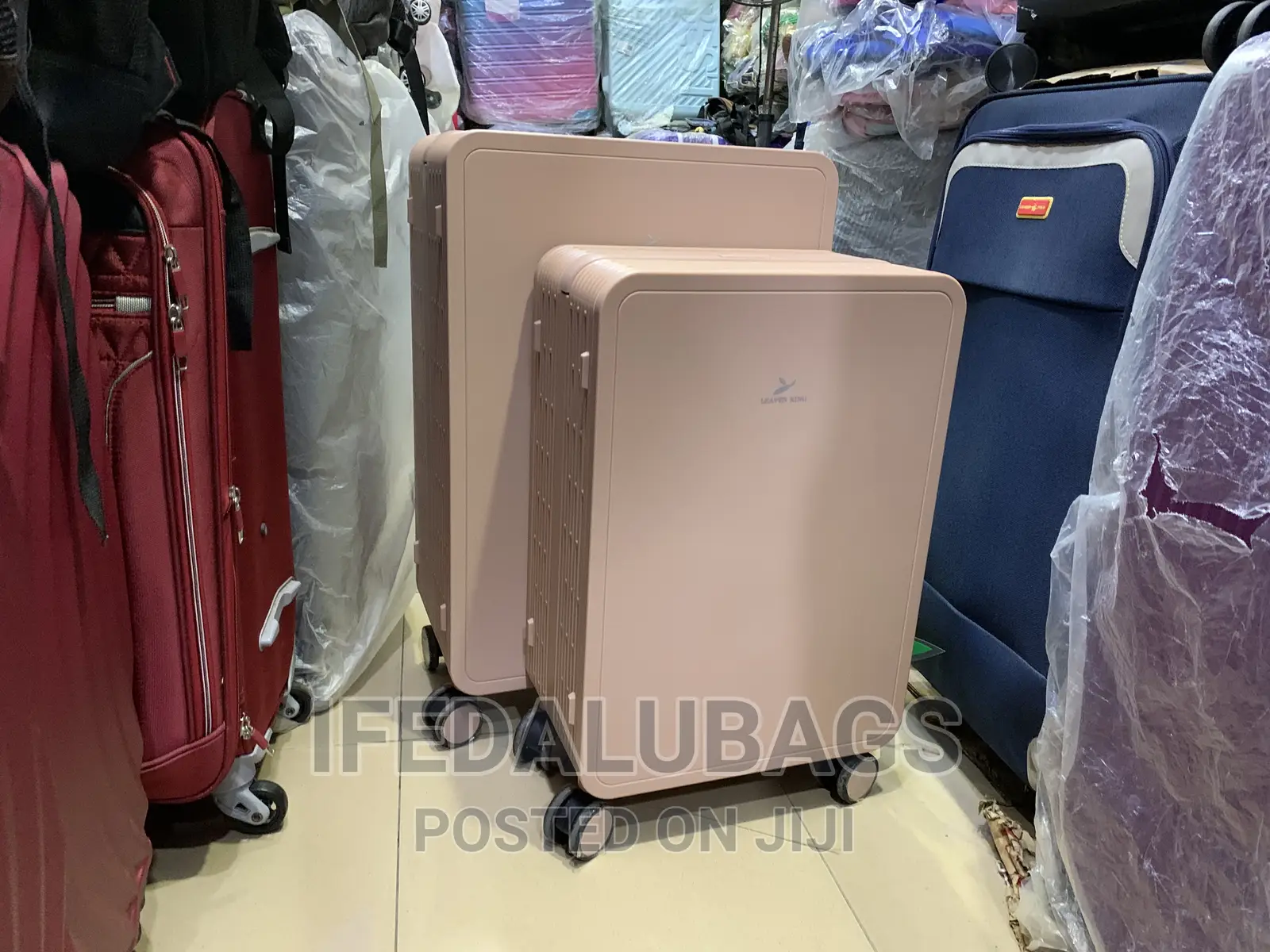 Set of Quality Imported Wide Handle Leaves Kings Travel Box