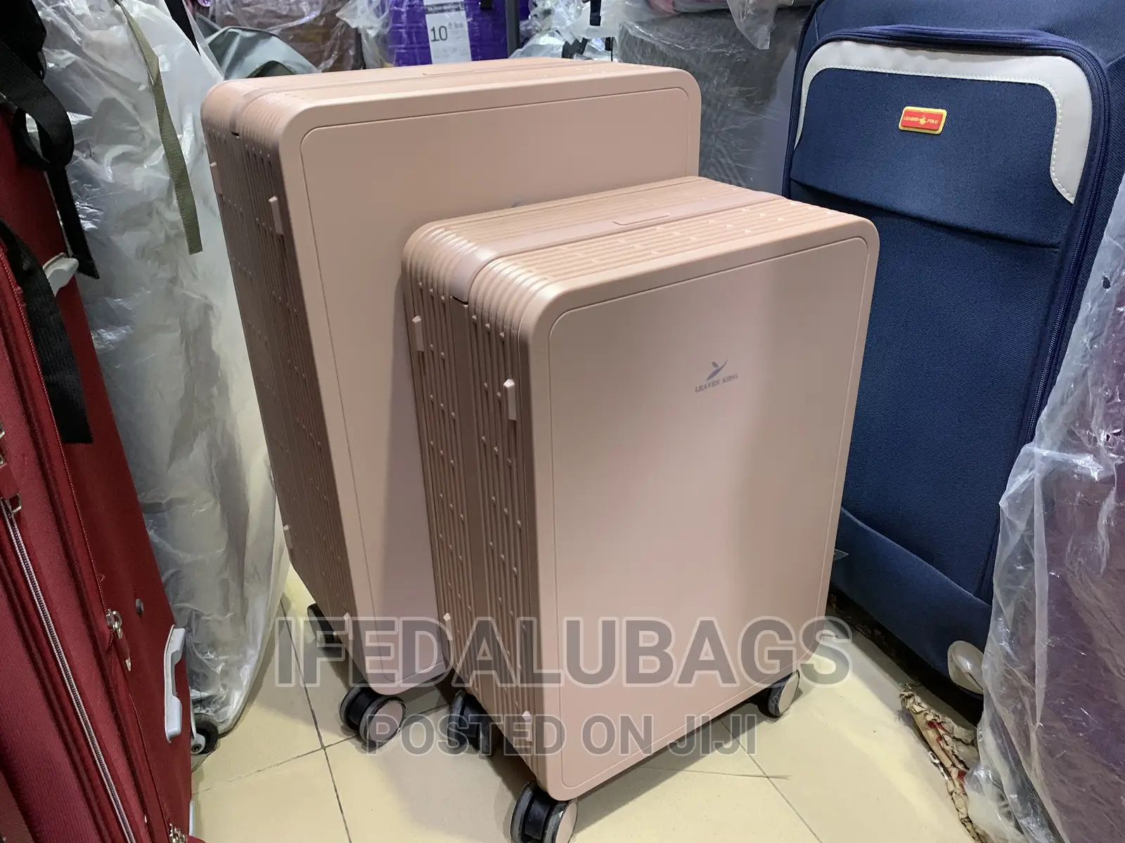 Set of Quality Imported Wide Handle Leaves Kings Travel Box