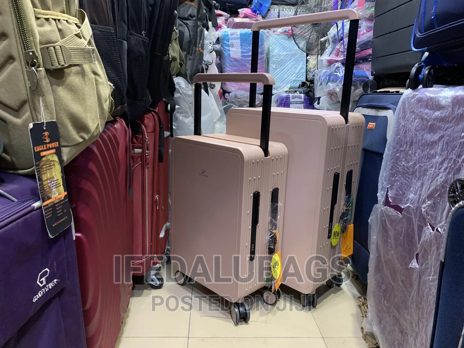 Set of Quality Imported Wide Handle Leaves Kings Travel Box