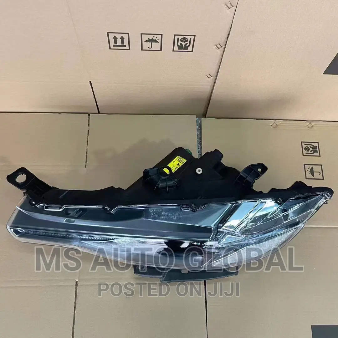 Maserati Levante 2018 Headlights