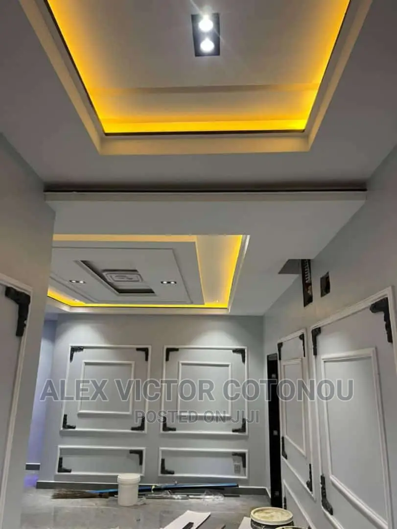 Pop Ceiling, Wall Screeding And Inside Decorations