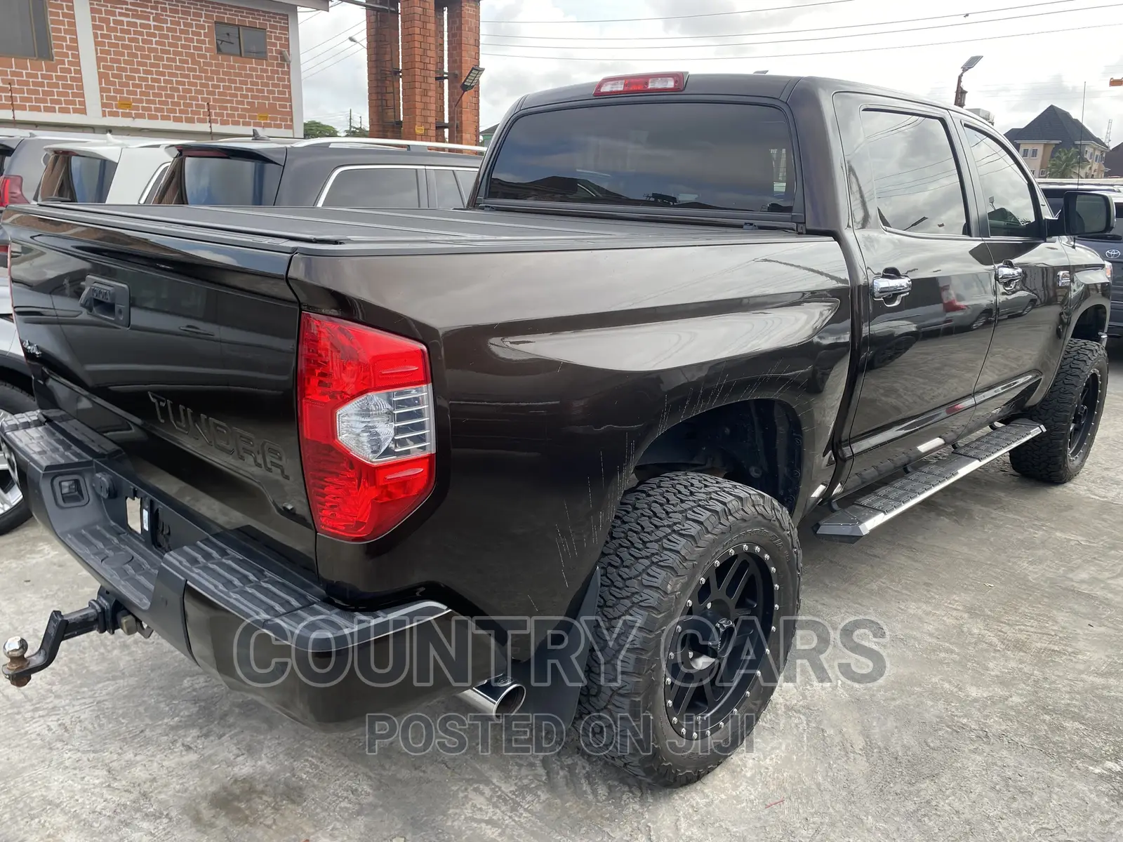 Toyota Tundra Limited 5.7L V8 4x4 Double Cab 6.6 ft. box 145.7 in. WB