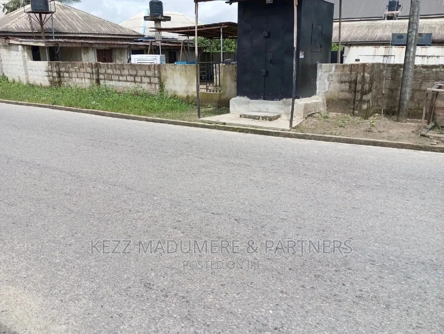 For Sale : 2 Cornerpiece Plots of Land