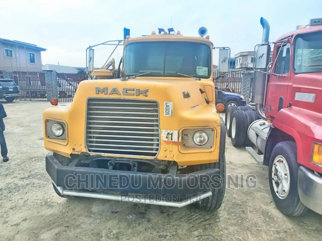 Mack R Model Water Tank 15,000 Litres