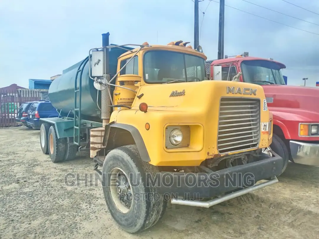 Mack R Model Water Tank 15,000 Litres