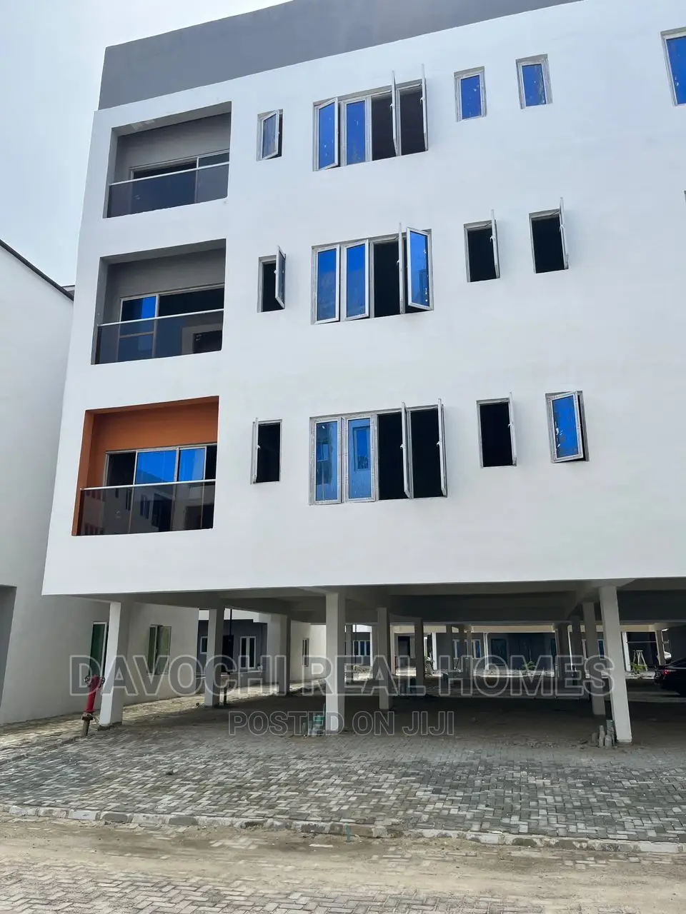 3bdrm Apartment in Lekki Phase One for sale