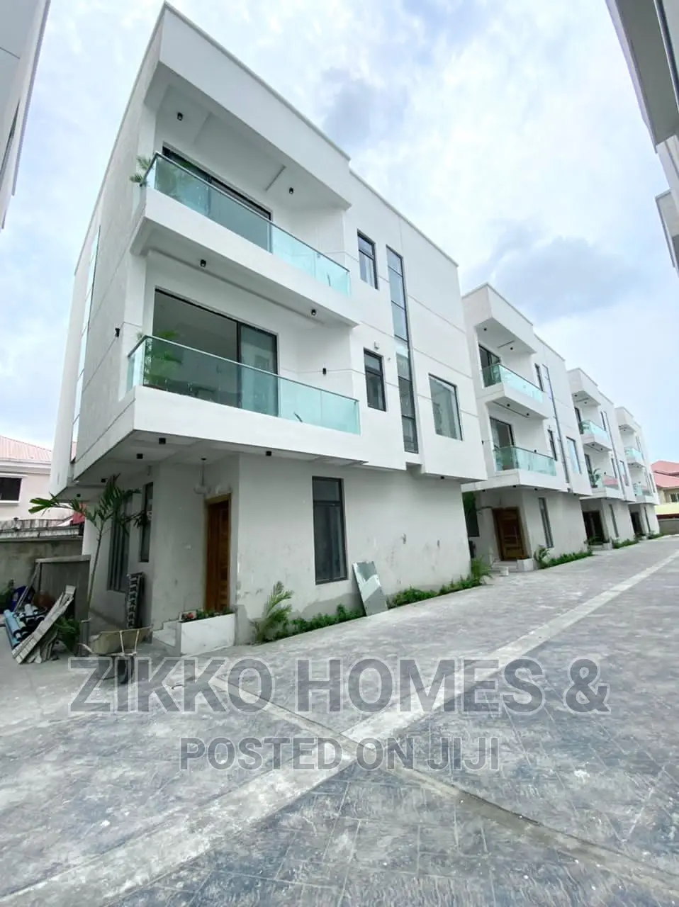 5bdrm Duplex in Lekki for sale