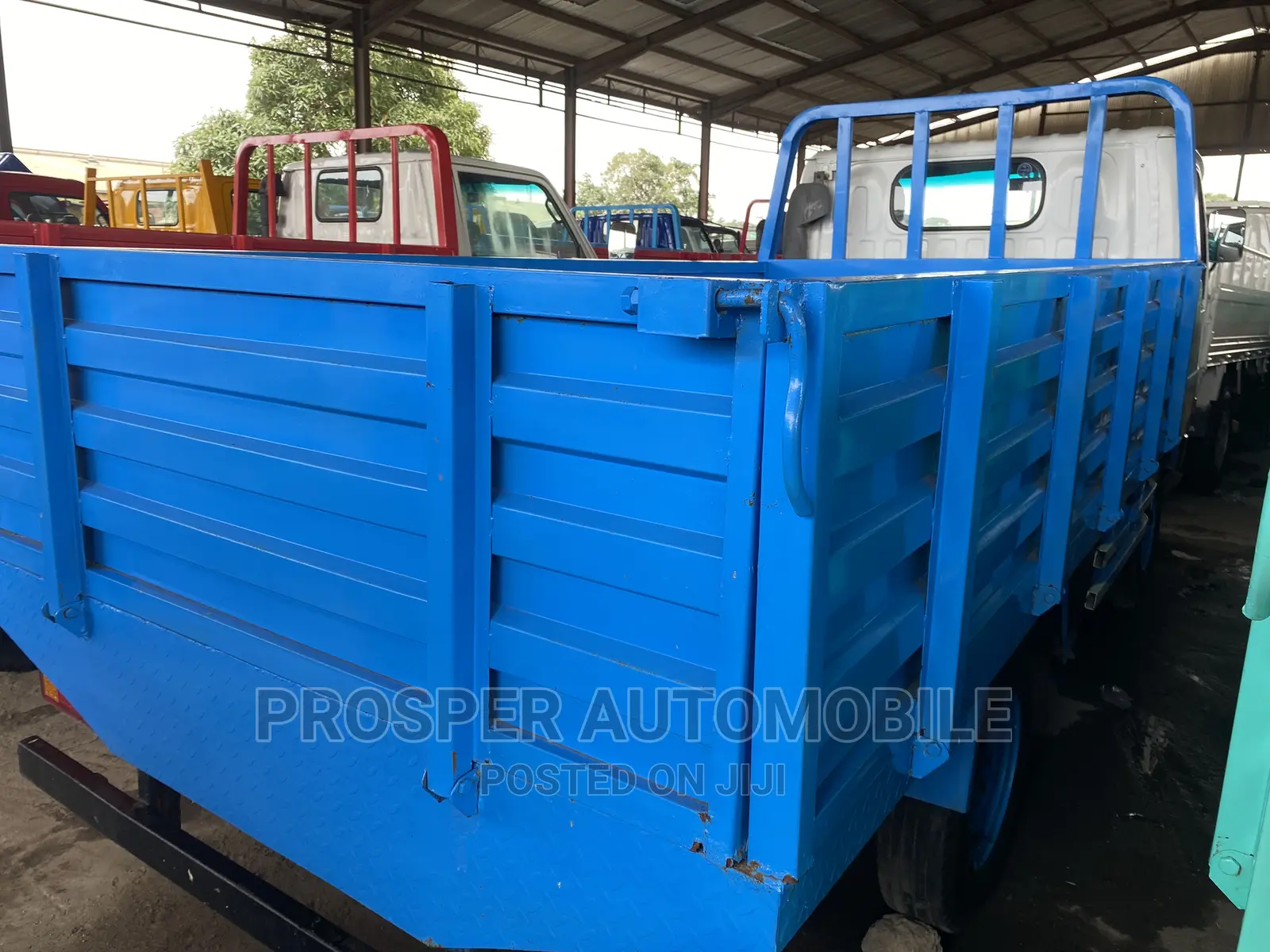 Nissan CABSTAR Bluee