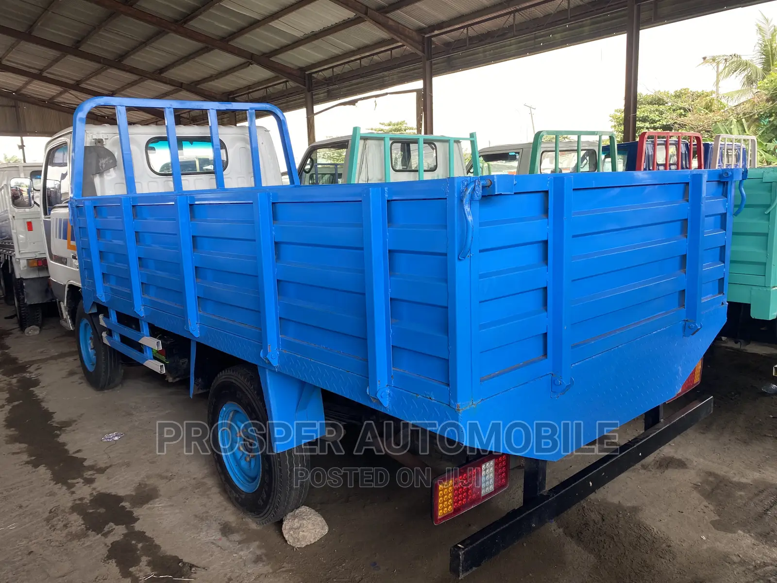 Nissan CABSTAR Bluee