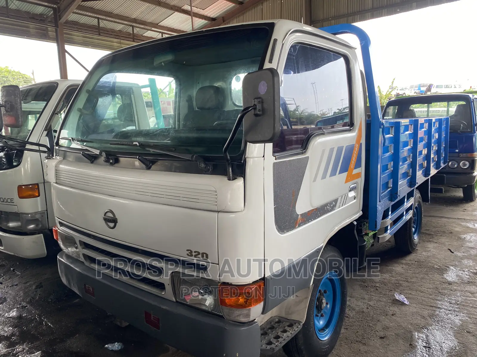 Nissan CABSTAR Bluee