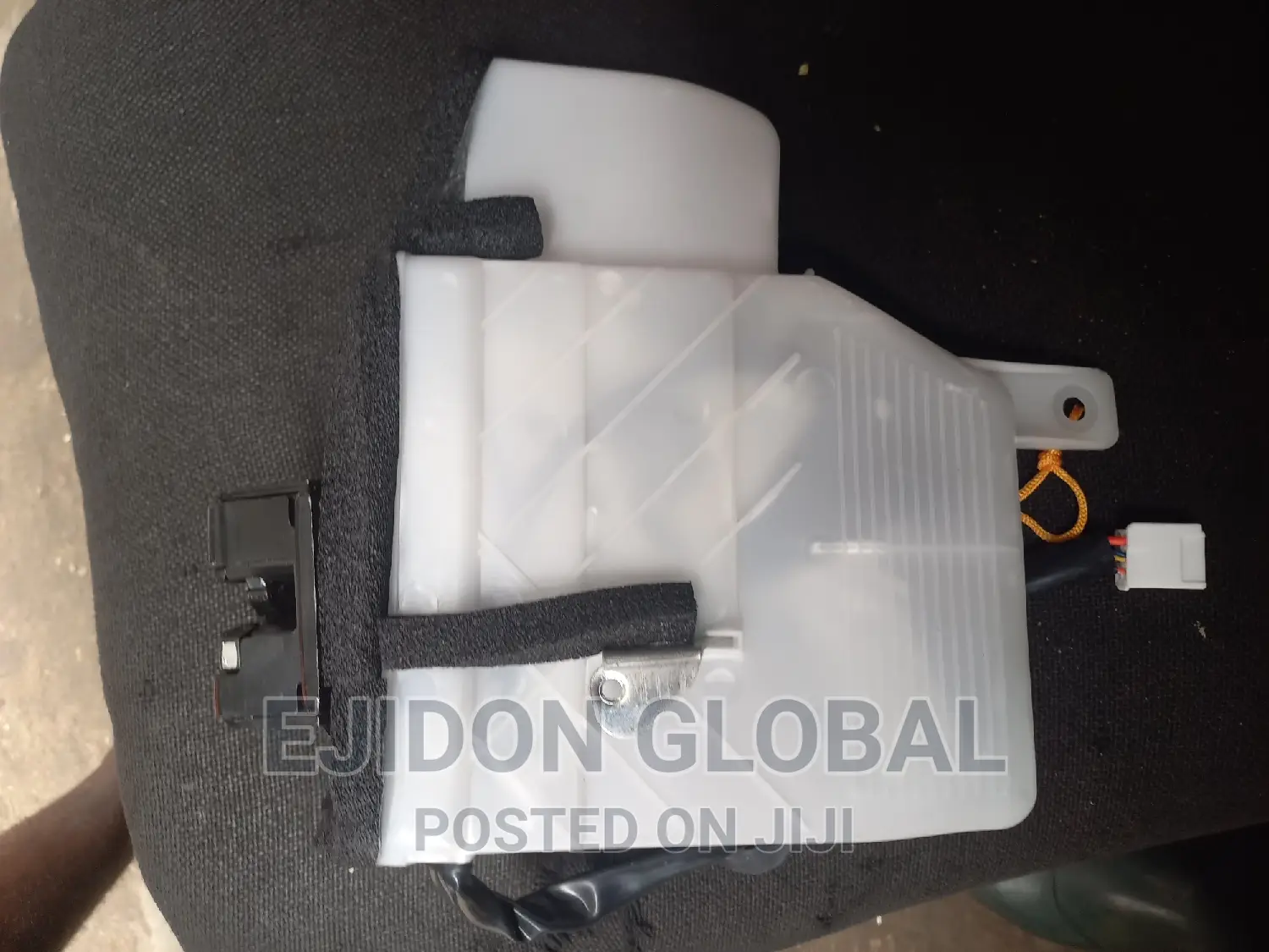 Booth Catcher Toyota Sequoia 2010 2012