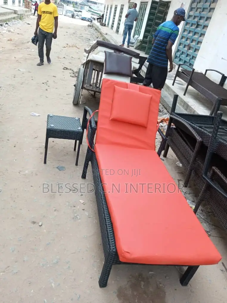 High Quality Swimming Pool Bed With Cushion