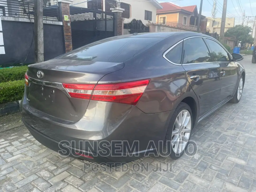 Toyota Avalon XLE 4dr Sedan (3.5L 6cyl 6A) 2014 Gray