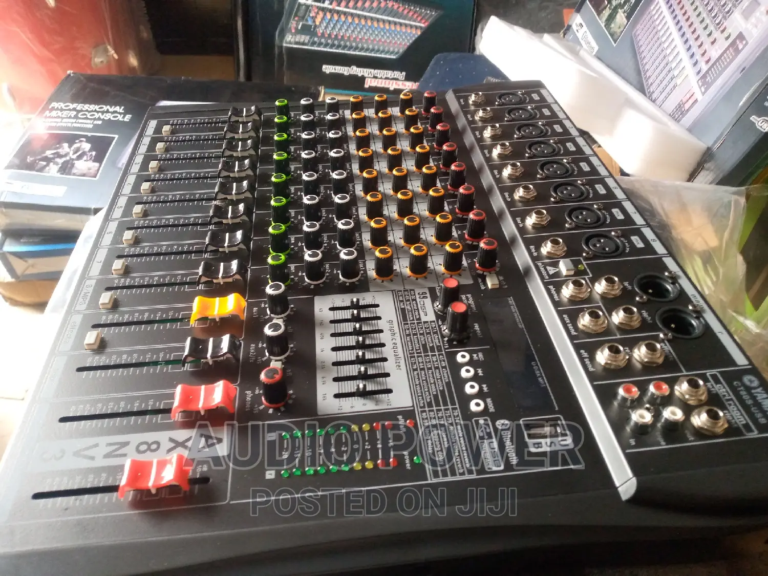Yamaha 8 Channels Mixer