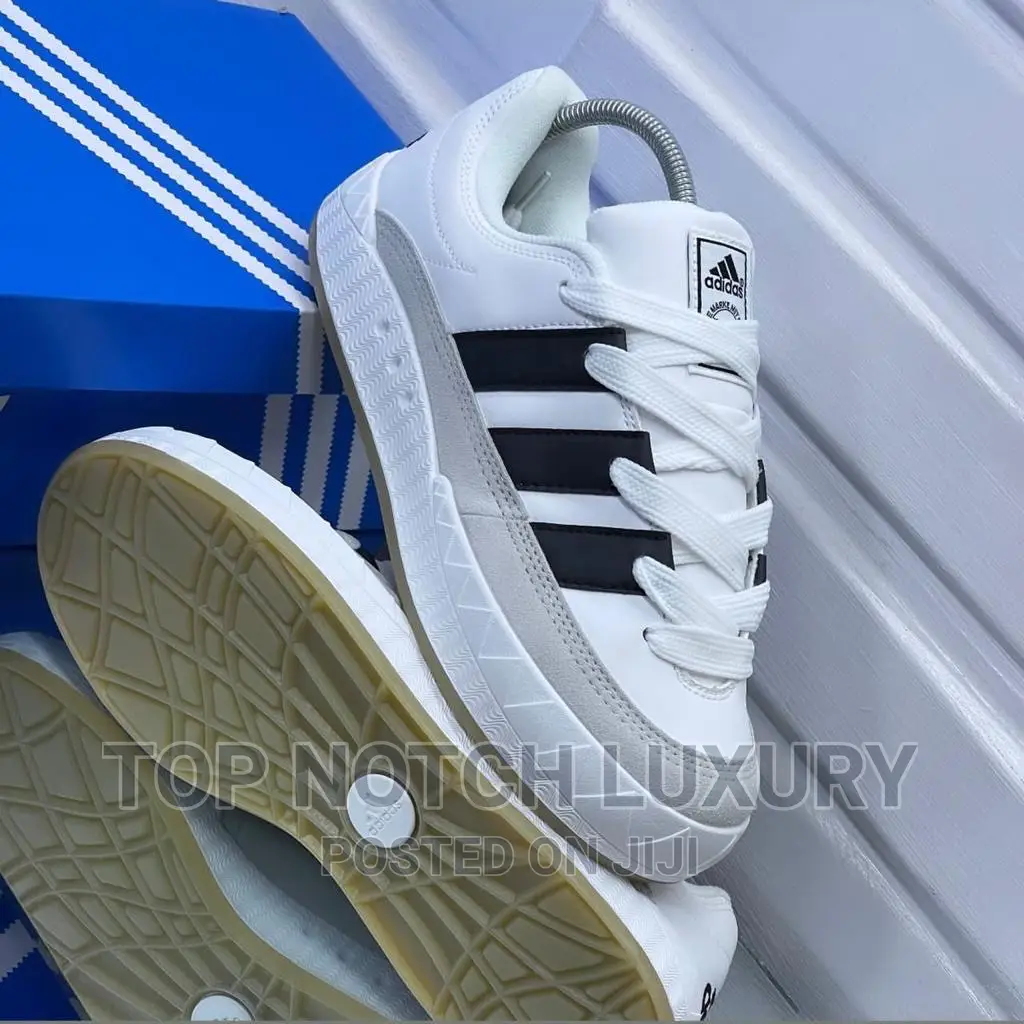 *Adidas R Team Court White/Black Strips