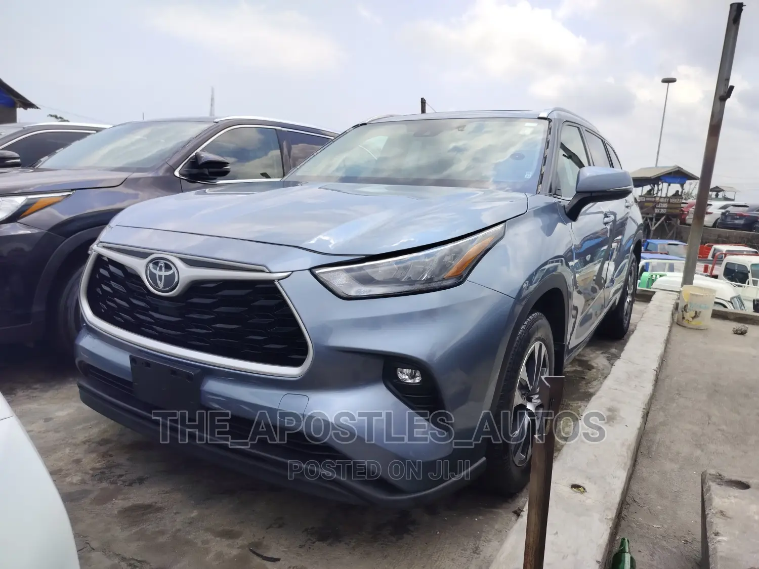 Toyota Highlander XLE 2022 Blue