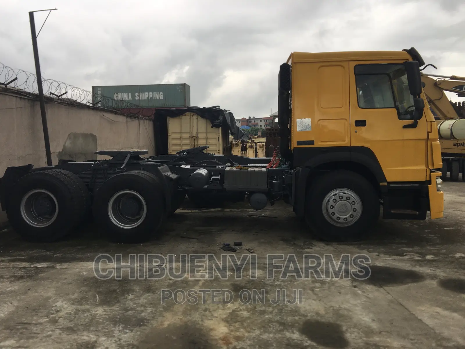 HOWO 371 ~ Trailer Head (10 Tyres)