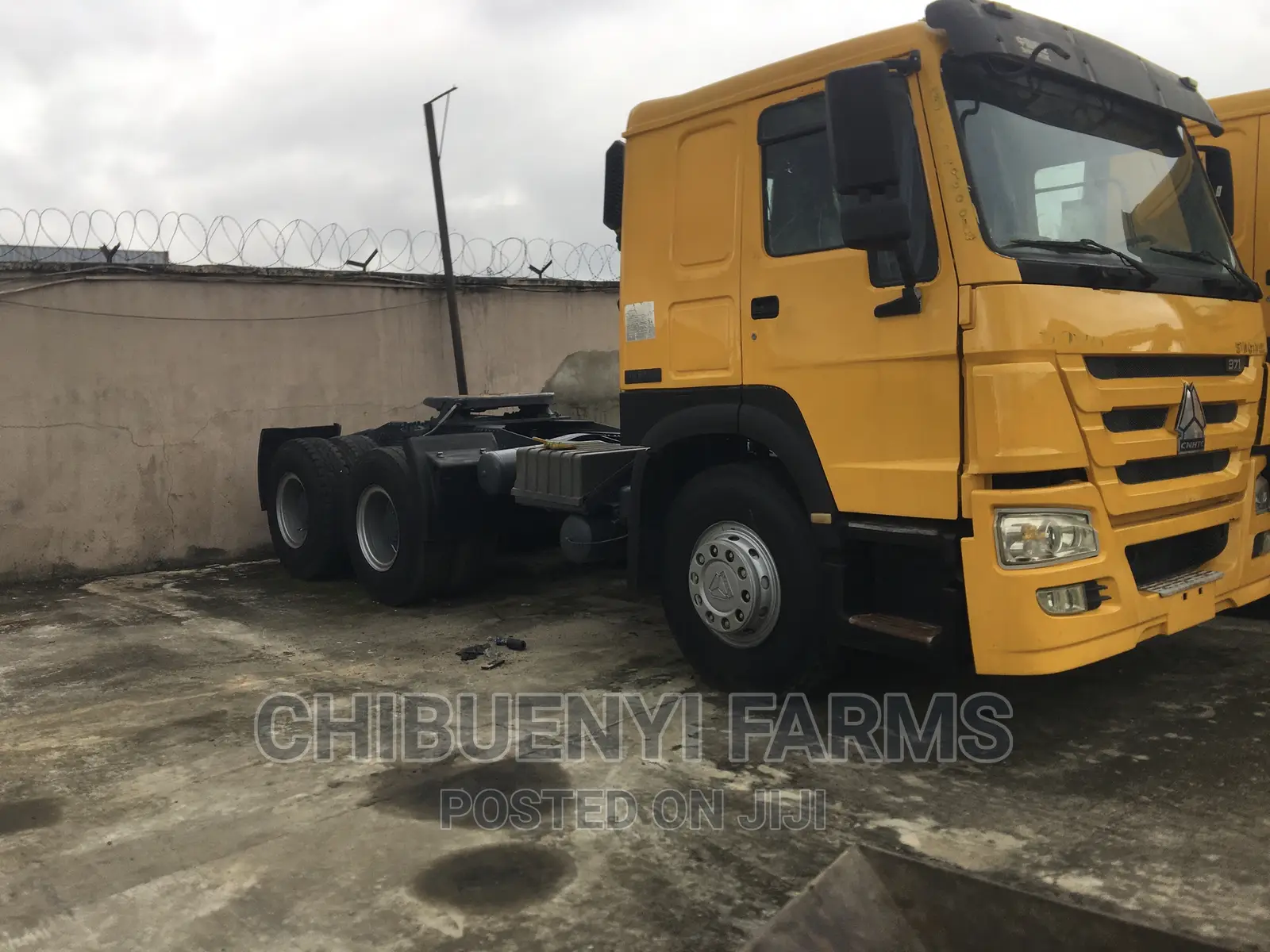 HOWO 371 ~ Trailer Head (10 Tyres)