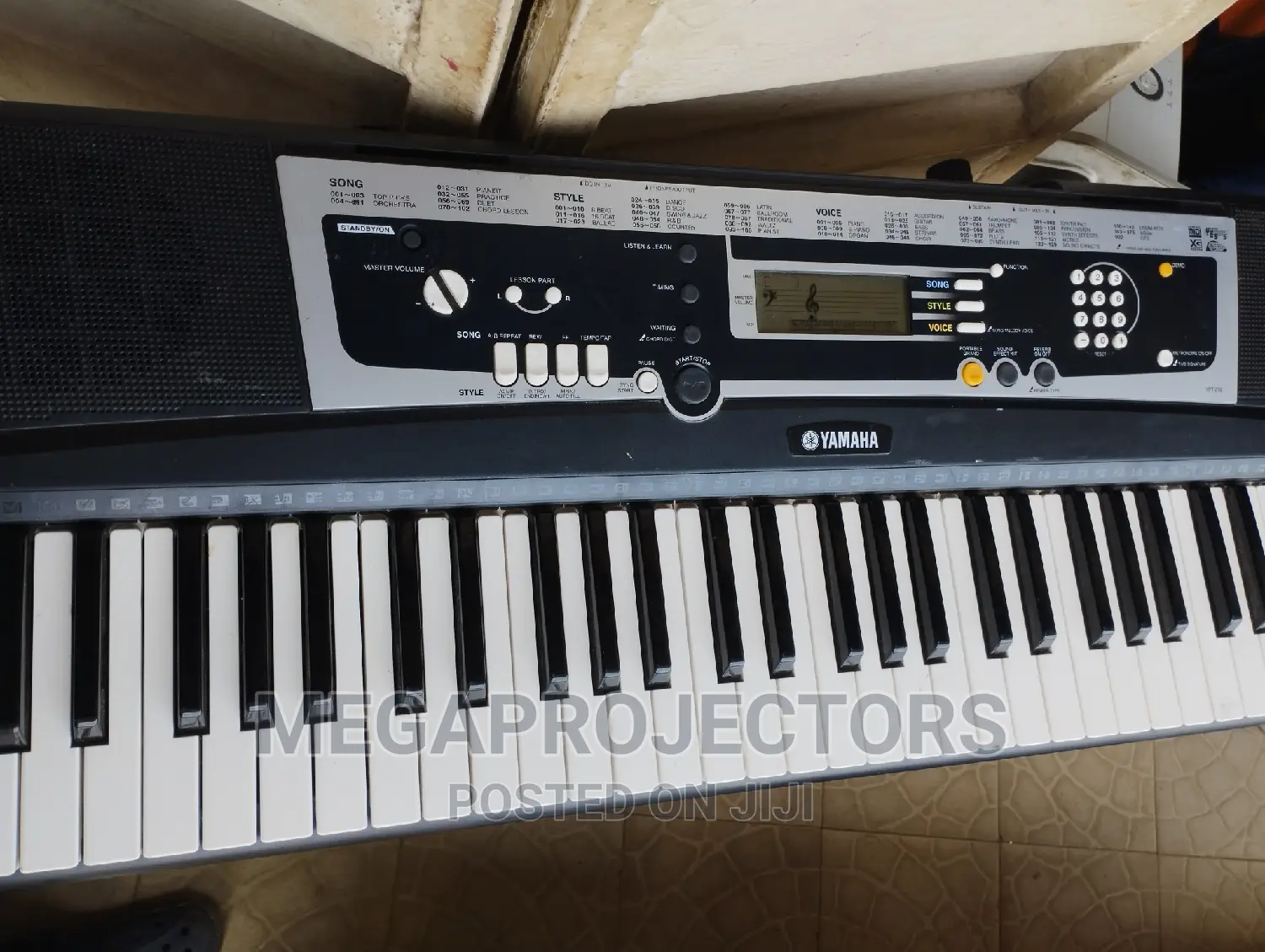 Yamaha Piano Ypt -220 At Abuja